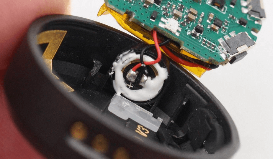 Twisted pair wire for electret microphone signal transmission